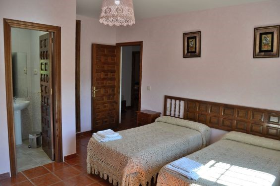 habitación con 2 camas