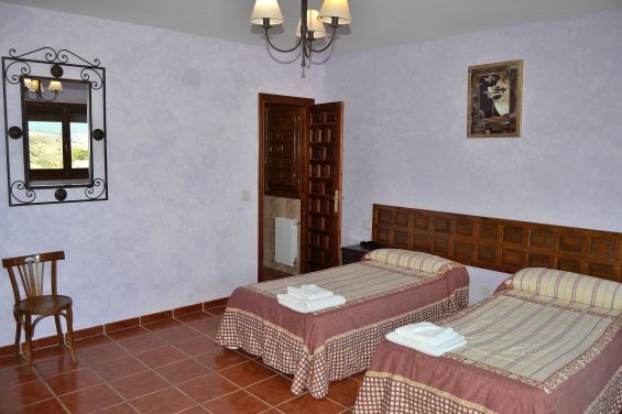 entrada baño habitación con vistas