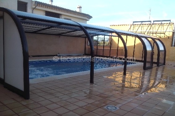 cubierta de la piscina