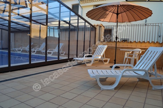 cubierta de la piscina
